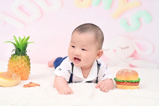 德宏宝宝眼角红血丝